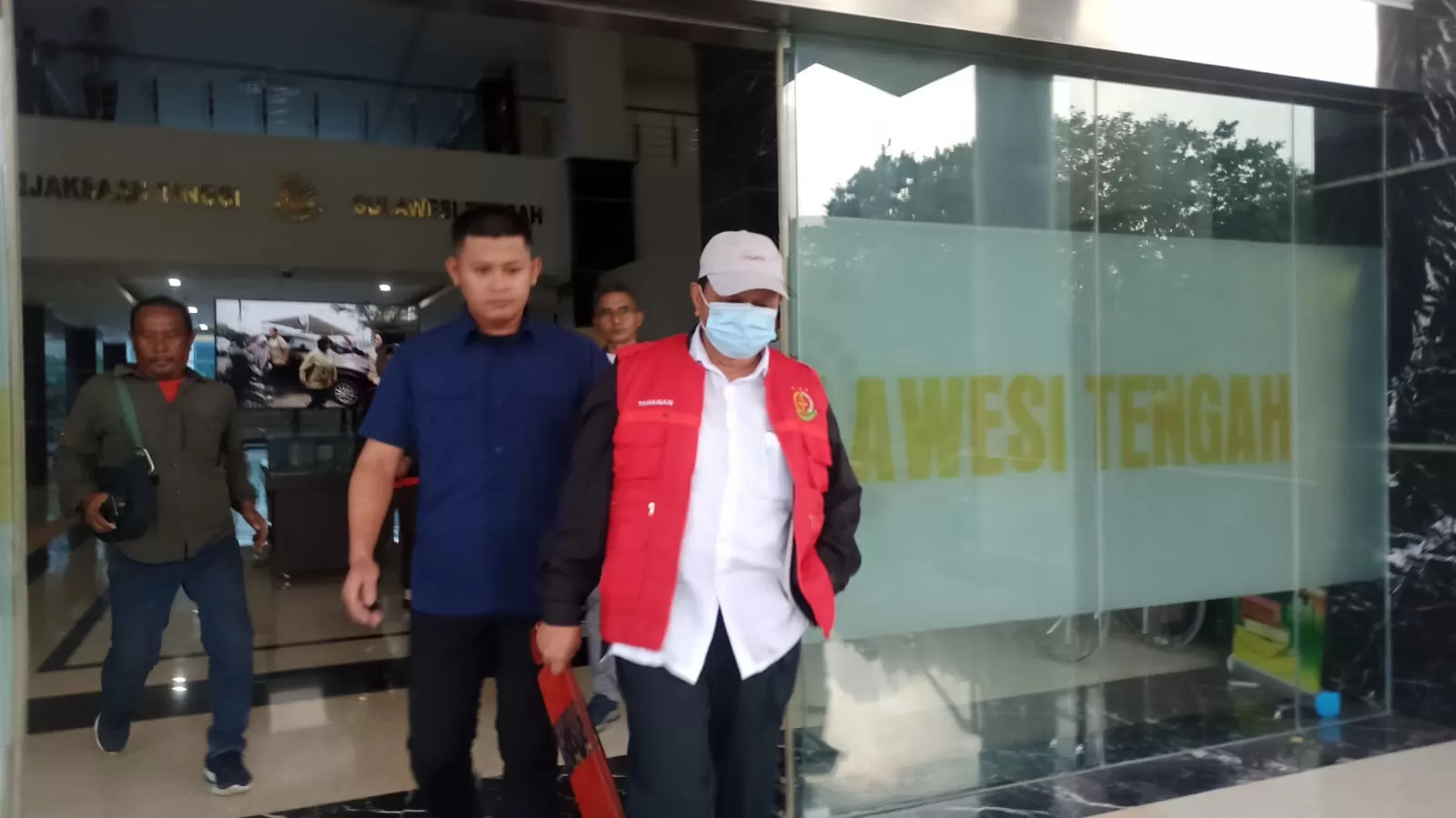 Kejati Sulteng Tahan Tiga Tersangka Korupsi Proyek Jalan Parigi Moutong